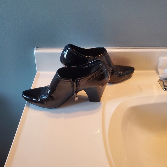 Prada Heels - Picture 6 of 7